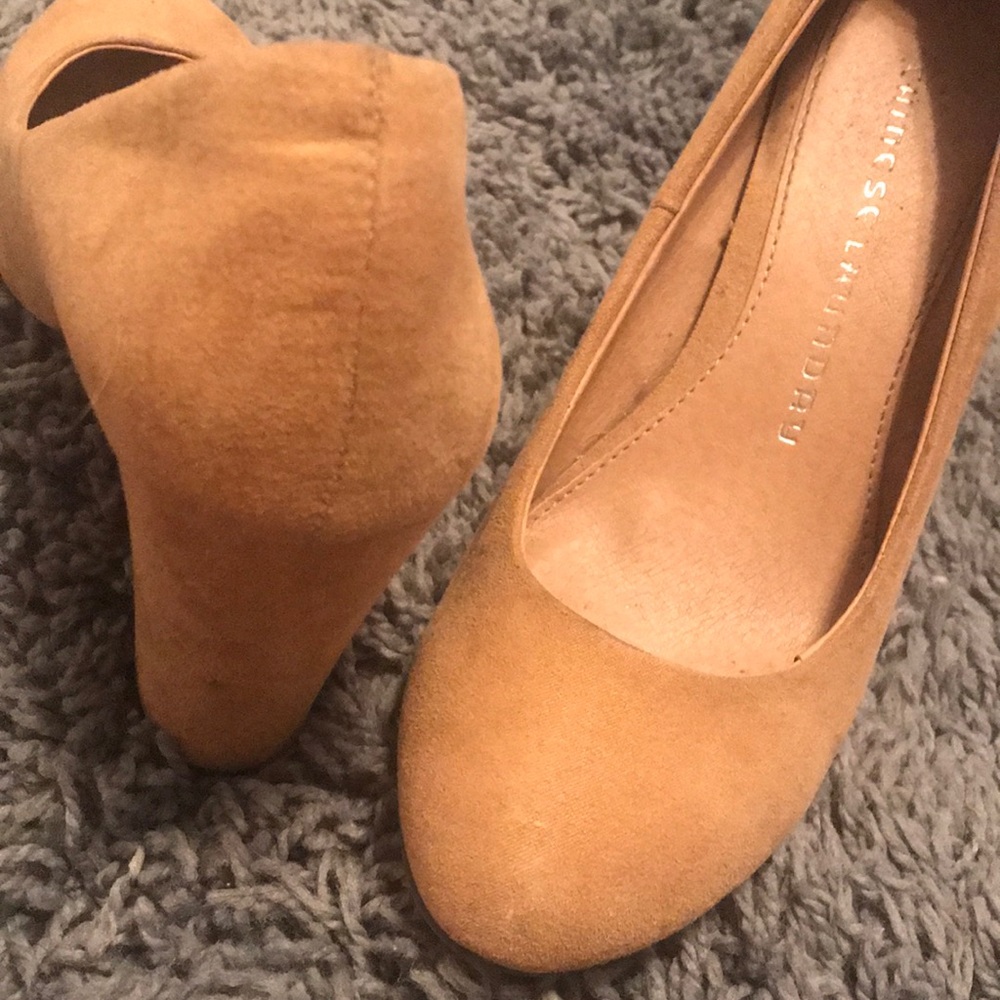 Pretty casual 👠 - Picture 3 of 4